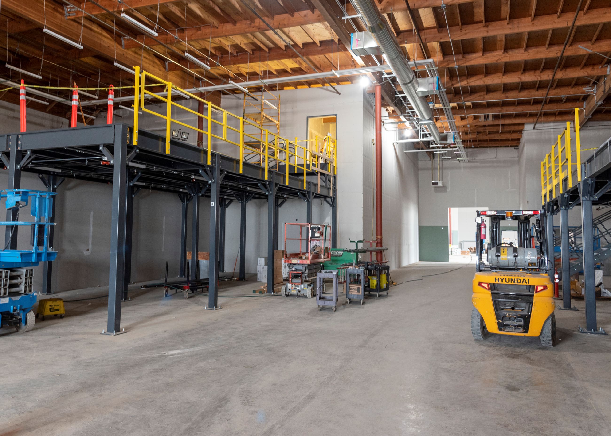 Mezzanine installation for the supply warehouse